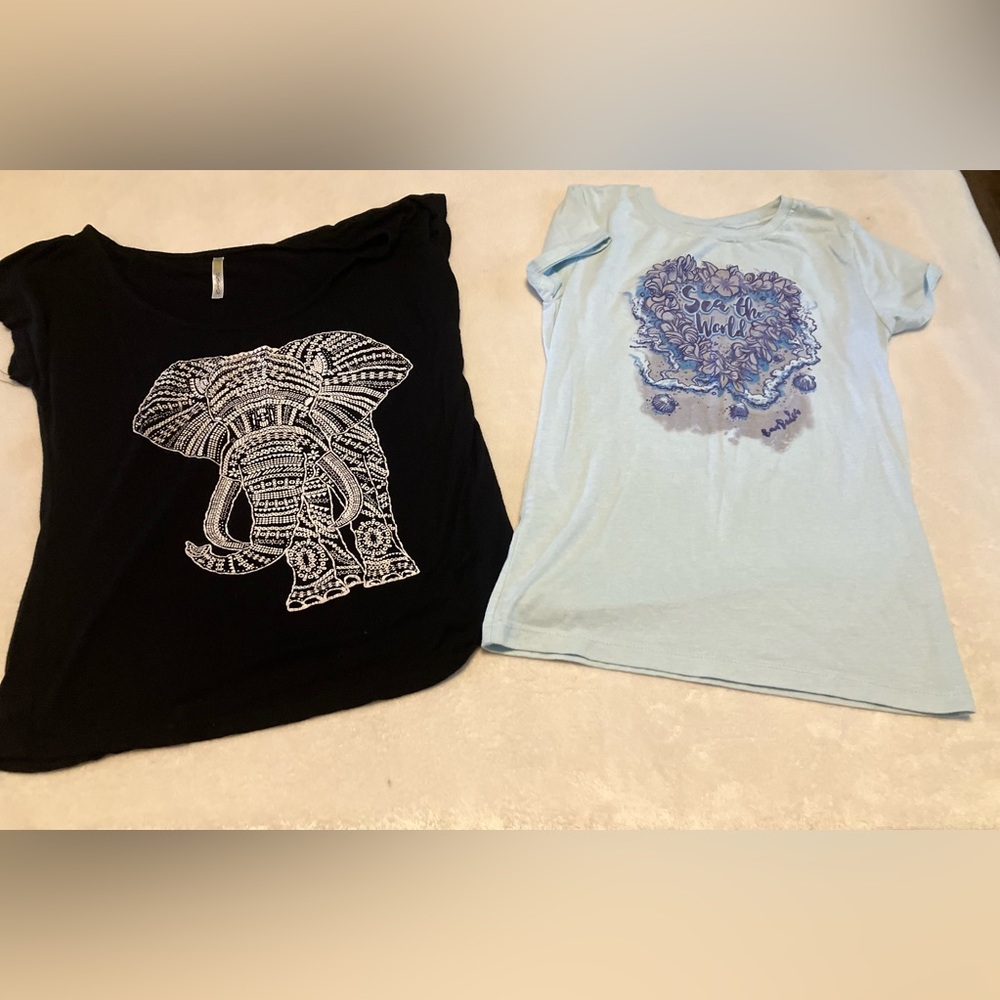 2 girls t-shirts